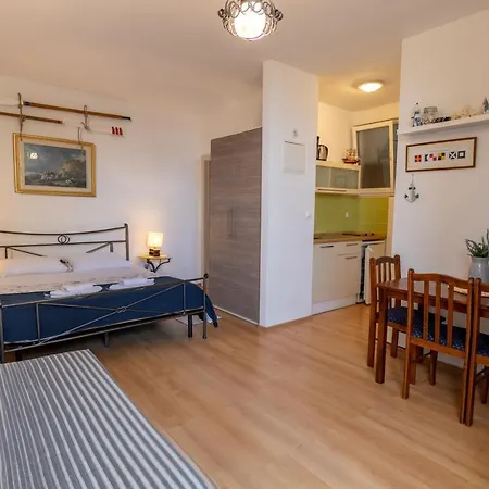 Mandarina Apartament *