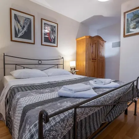 Mandarina Apartament *